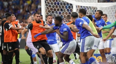 Şampiyonluk maçında tam 23 futbolcuya kırmızı kart