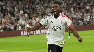 El Bilal Toure’den Beşiktaş taraftarına çağrı: Telefonlarının arkasına saklanıp kendi oyuncularını eleştiren 